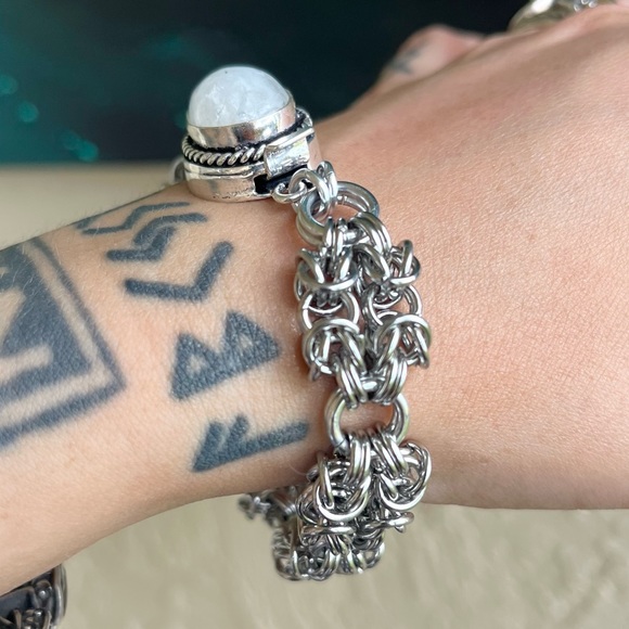 Maille stainless steel moonstone bracelet . Handmade chain & moonstone gem clasp - Picture 7 of 12